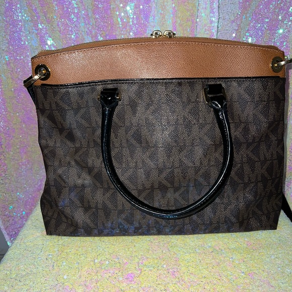 Michael Kors purse - Picture 2 of 6